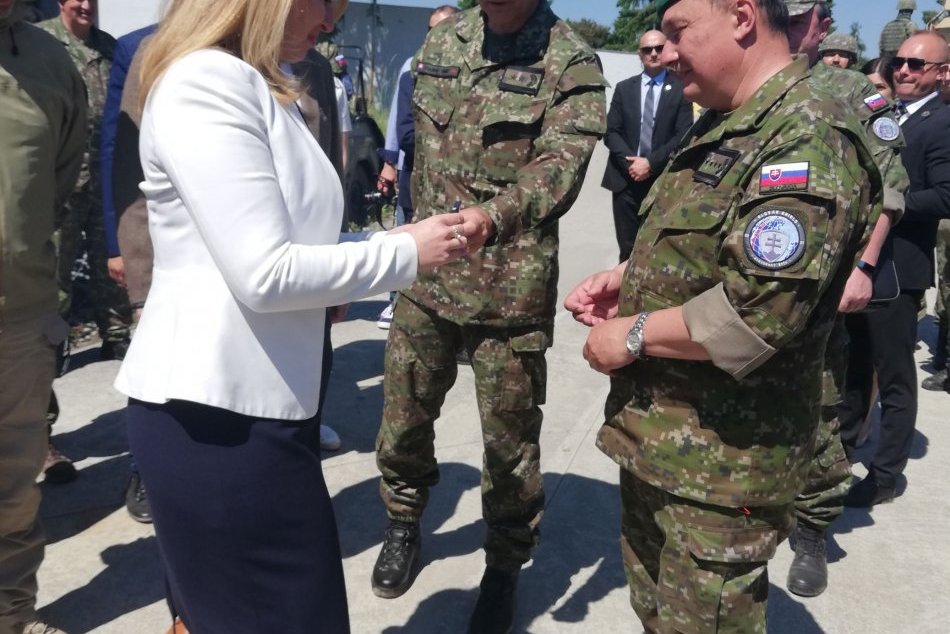 V OBRAZOCH:  Prezidentka si pozrela ukážku vojenského cvičenia na Lešti