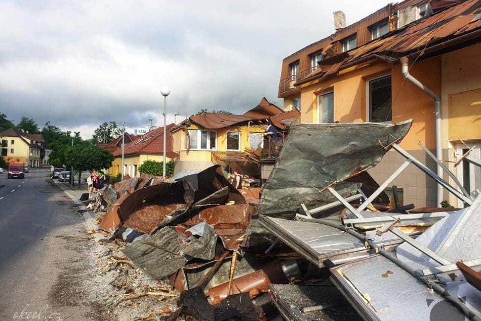 FOTO: Veterná smršť zmenila kúpeľné mesto Luhačovice na nepoznanie