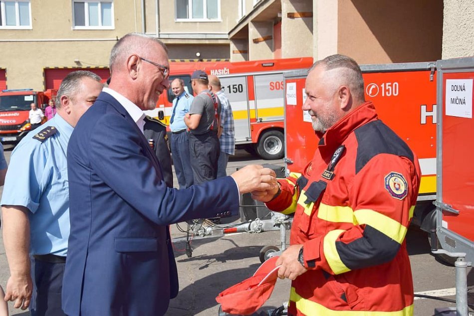 V OBRAZOCH: Slávnostné odovzdávanie hasičských vozidiel v Banskobystrickom kraji
