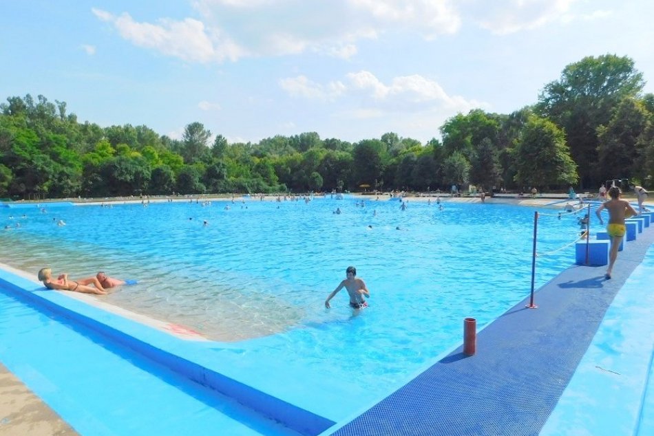 FOTO: Letná sezóna na kúpalisku Kamenný mlyn