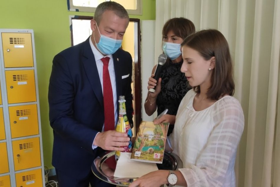 OBRAZOM: Stredná zdravotnícka škola v Považskej Bystrici oslávila 30 rokov