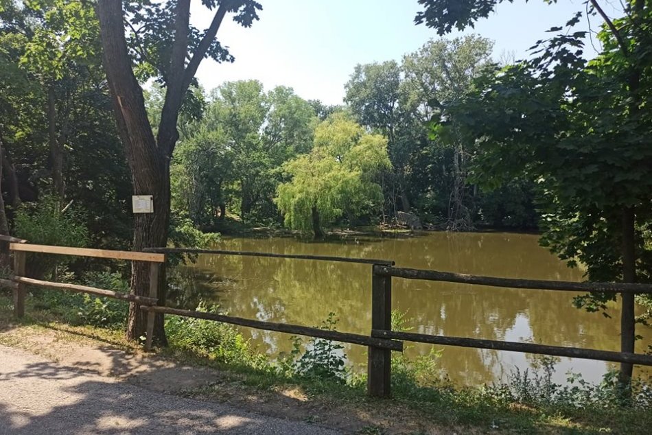 Nitriansky barometer v Mestskom parku na Sihoti