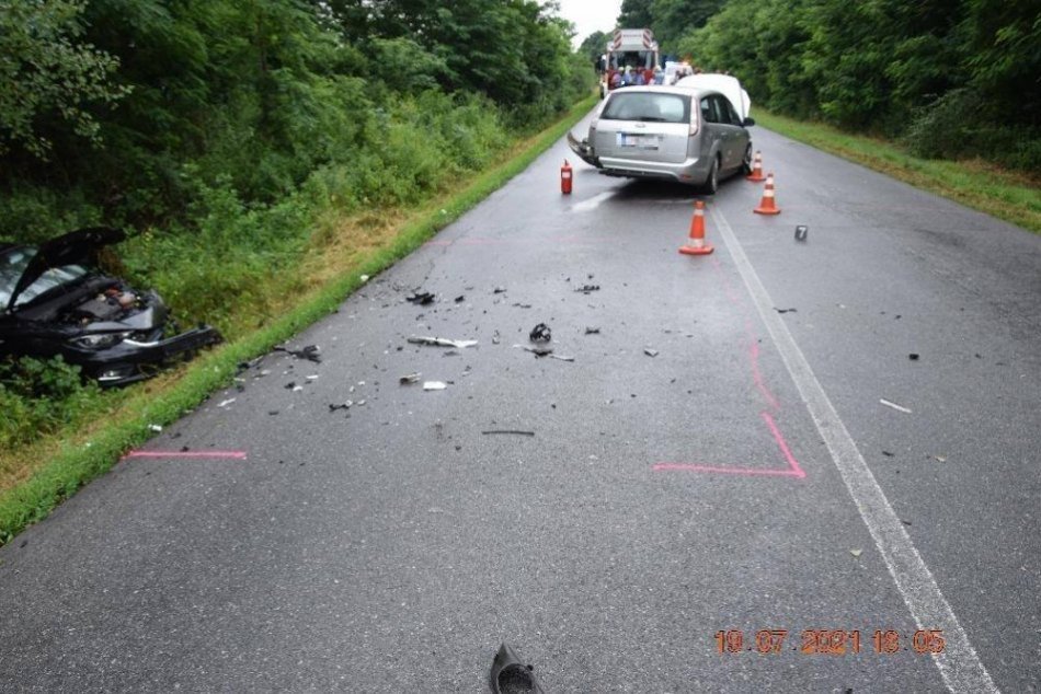 V OBRAZOCH: Hrozivo vyzerajúca nehoda na ceste neďaleko Lučenca