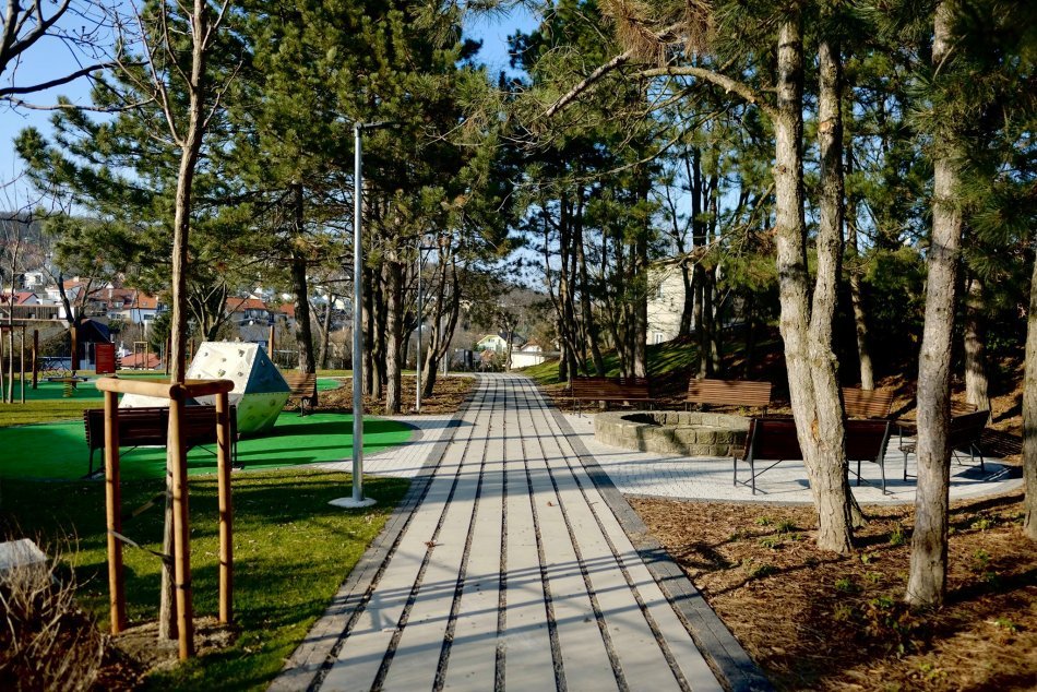 Park Husova na Kolibe je opäť otvorený