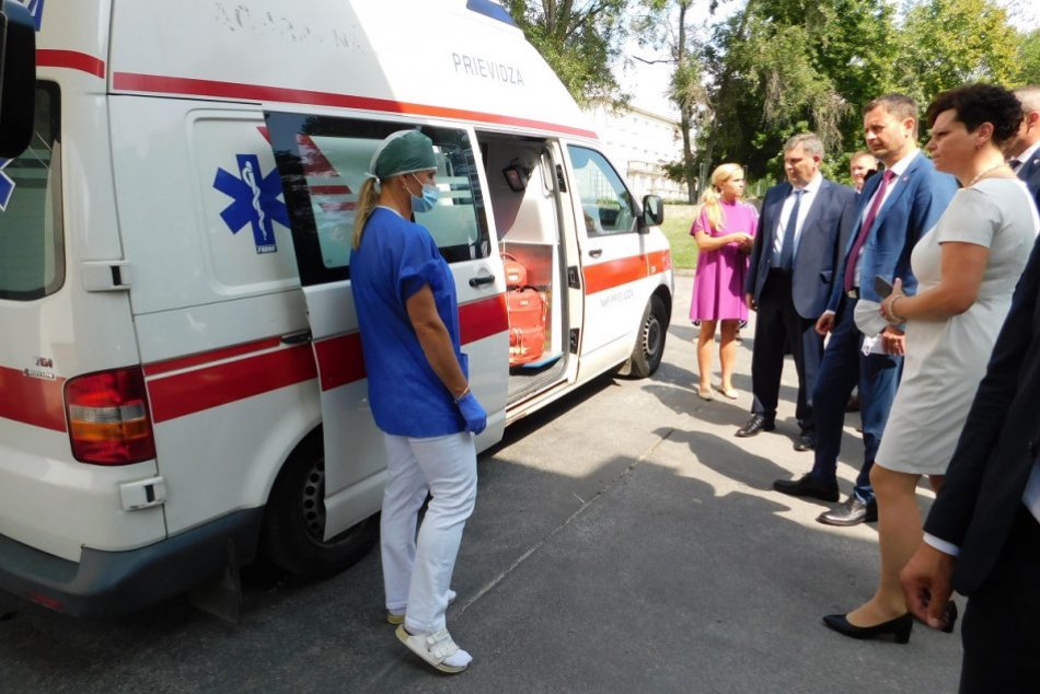 OBRAZOM: Premiér Eduard Heger navštívil nemocnicu v Bojniciach