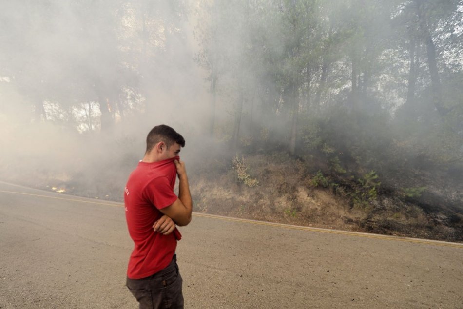Grécko bojuje s požiarmi