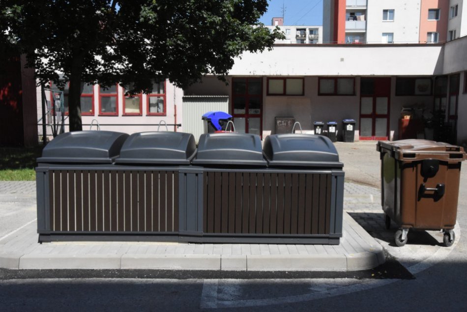 FOTO: Nové polopodzemné kontajnery na odpad v Trenčíne