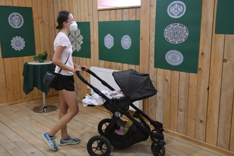 Objektívom: Ako to vyzeralo na medzinárodnom festivale paličkovanej čipky?