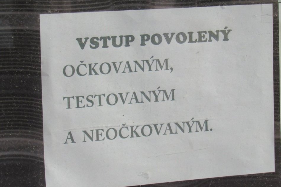 Objektívom: V Prešove niektorí majitelia informujú, aký režim platí pre vstup