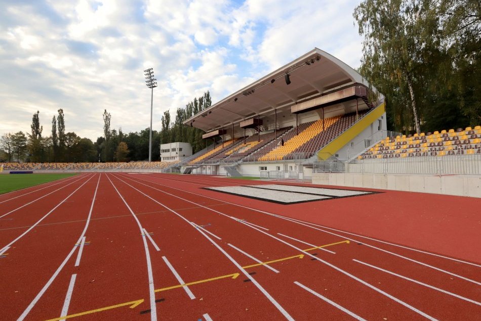 V OBRAZOCH: Otvorenie zrekonštruovaného atletického štadióna v Banskej Bystrici