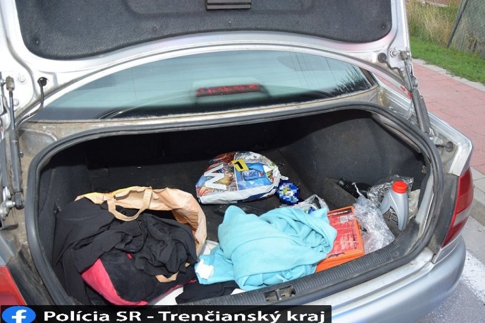 FOTO: Polícia obvinila 29-ročného Čecha, v aute mal igelitku s konopou