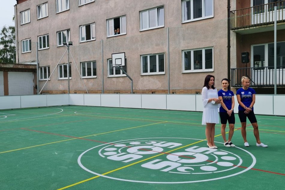 FOTO: Nové multifunkčné ihrisko v Považskej Bystrici slúži najmä stredoškolákom