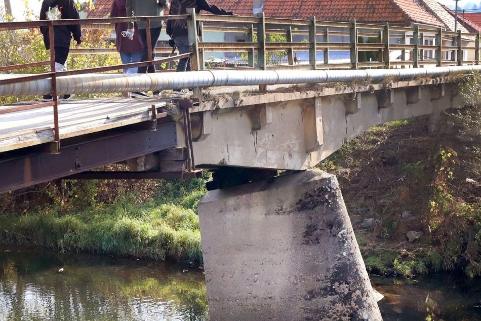 V OBRAZOCH: Most cez rieku Slatinu pri areáli bývalého podniku Liaz vo Zvolene