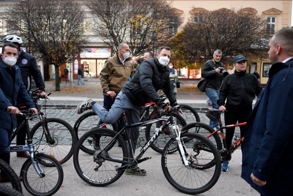 Premiér Eduard Heger na cyklojazde po Košiciach