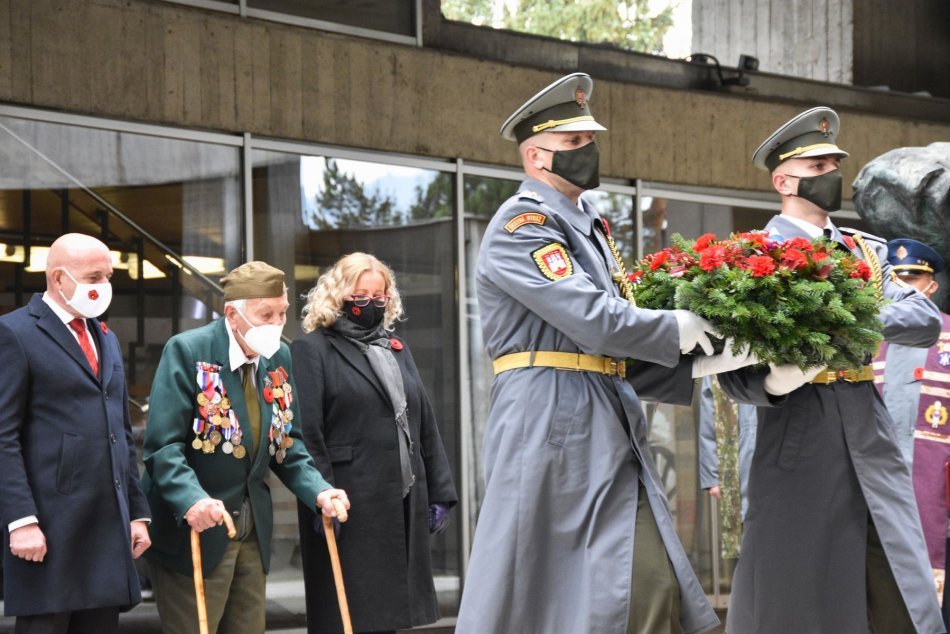 V OBRAZOCH: Deň vojnových veteránov v Banskej Bystrici