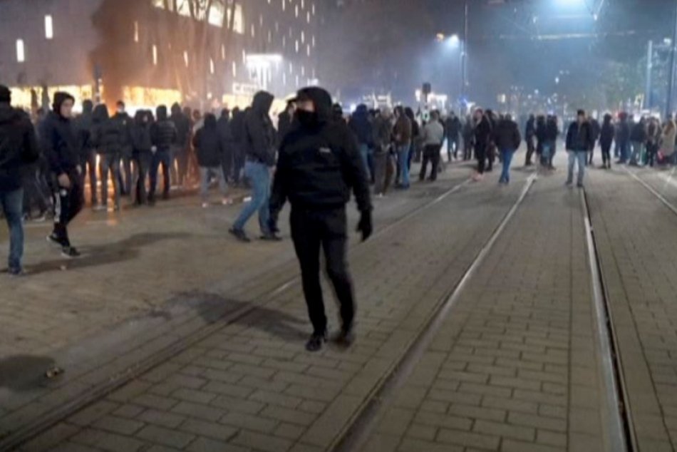 V Holandsku sa protestuje už druhý deň