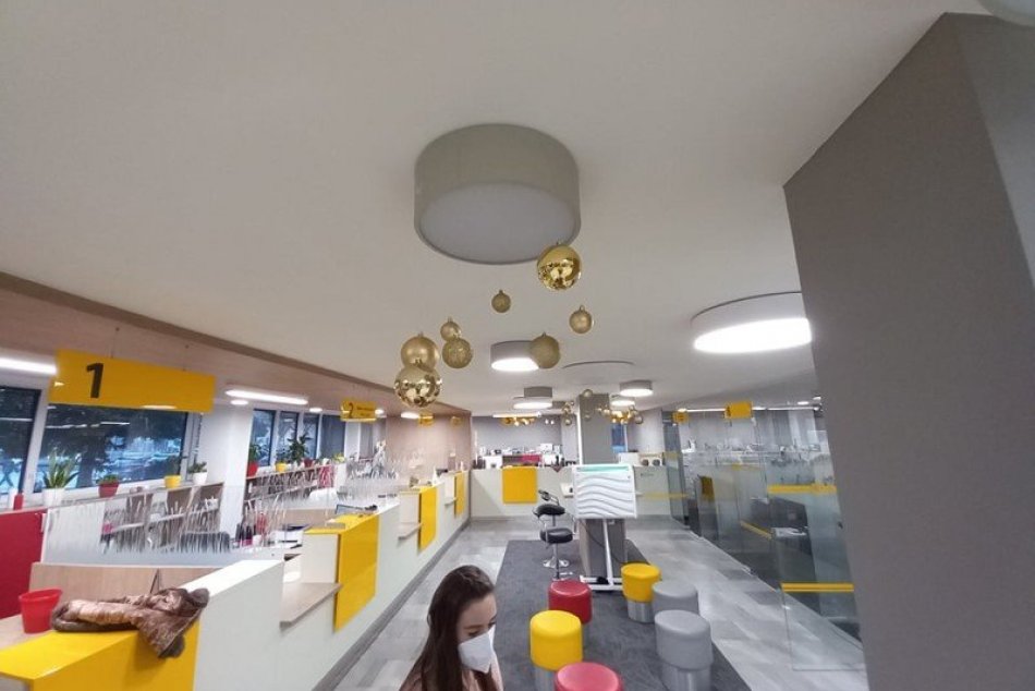 Klientske centrum s vianočnou výzdobou