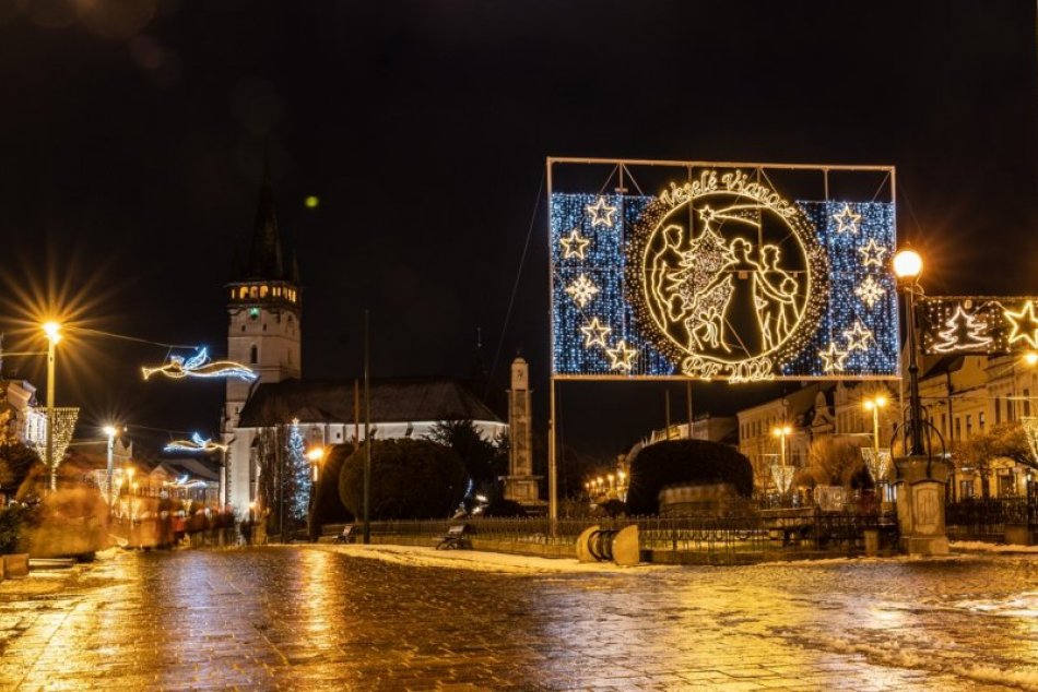 Objektívom: Prešov dýcha Vianocami vďaka množstvu svetelnej výzdoby