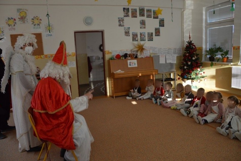 Mikuláš navštívil malých škôlkarov v Šali