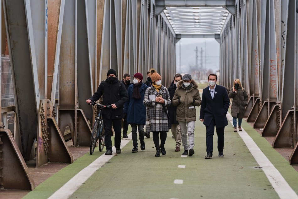 FOTO: Starý železničný most v Trenčíne rozozvučia ľudské kroky