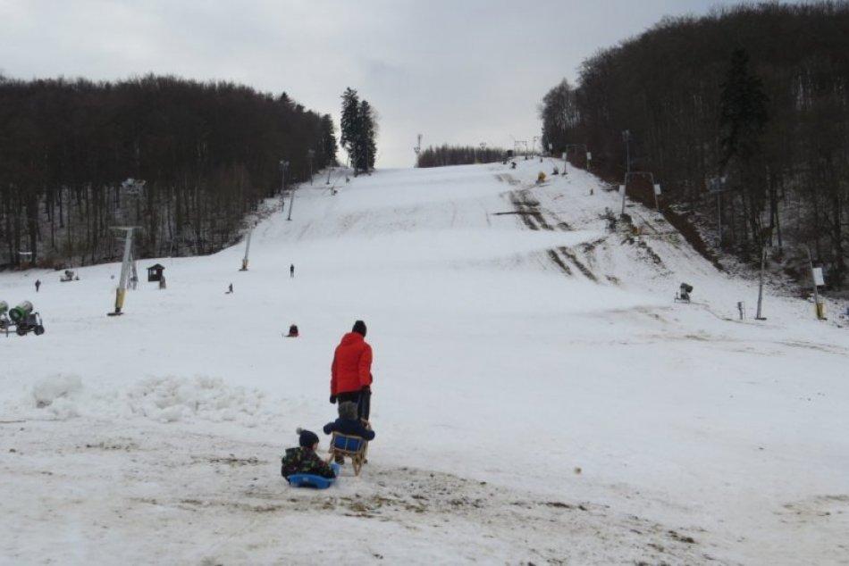 Veľkú zjazdovku na Jahodnej si užívajú hlavne sánkari