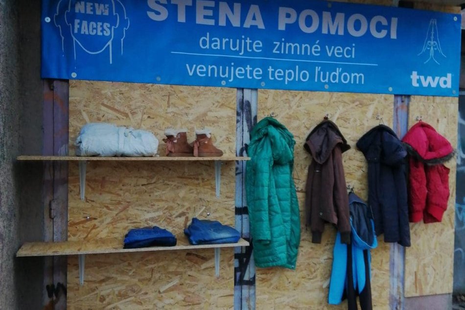 V OBRAZOCH: Stena pomoci v Bystrici pomôže ľuďom bez domova