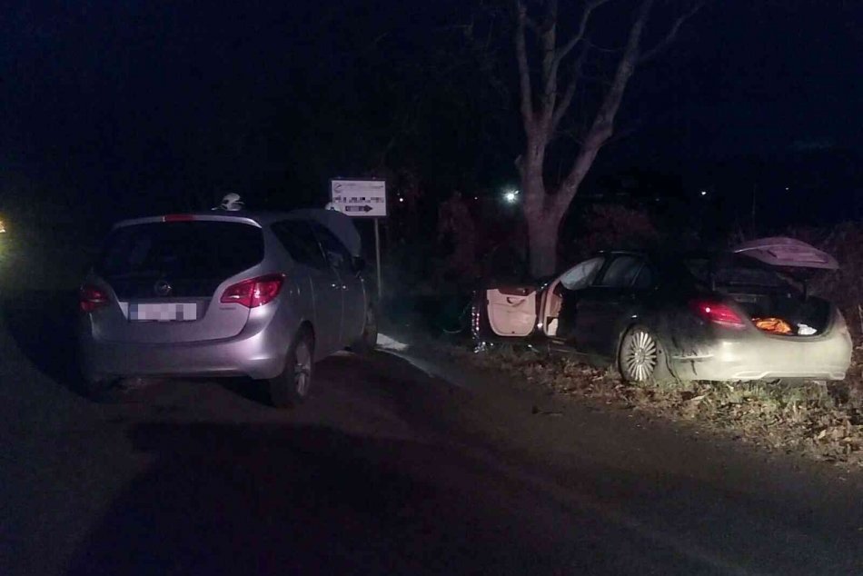 FOTO: Pri dopravnej nehode v Dubnici nad Váhom sa zrazili tri autá
