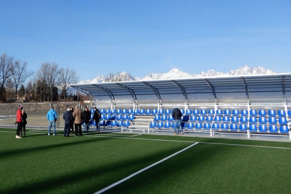 OBRAZOM: Nová tribúna na futbalovom ihrisku v Strážach