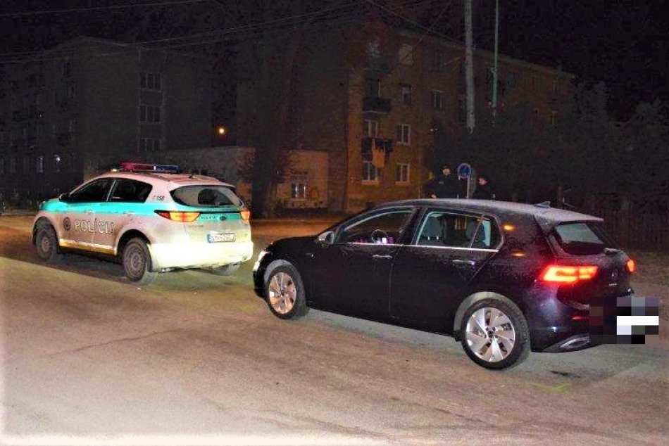 FOTO: Opitá vodička narazila v Myjave do policajného auta