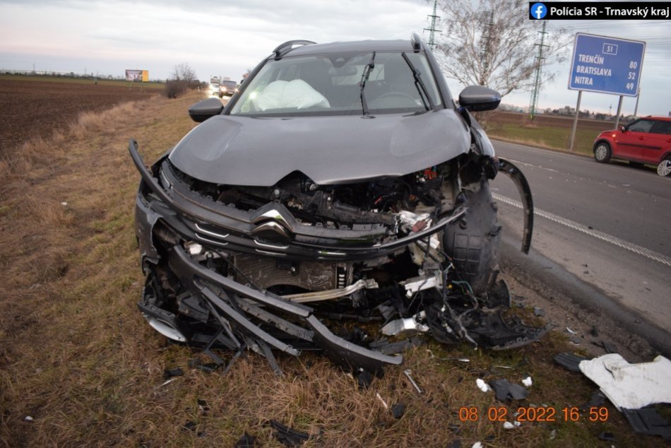 Na trnavskom obchvate sa zrazili tri autá: Táto chyba stála muža vodičský preuka