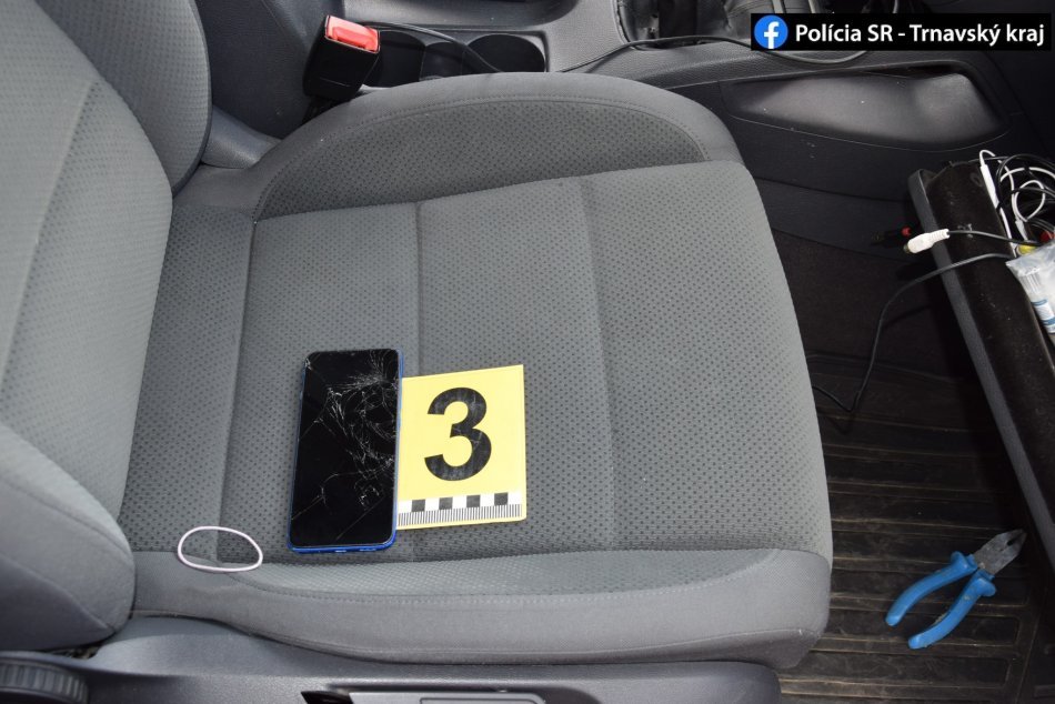 Trnavčana prekvapili policajti: Mal pri sebe drogy za vyše 5-tisíc eur