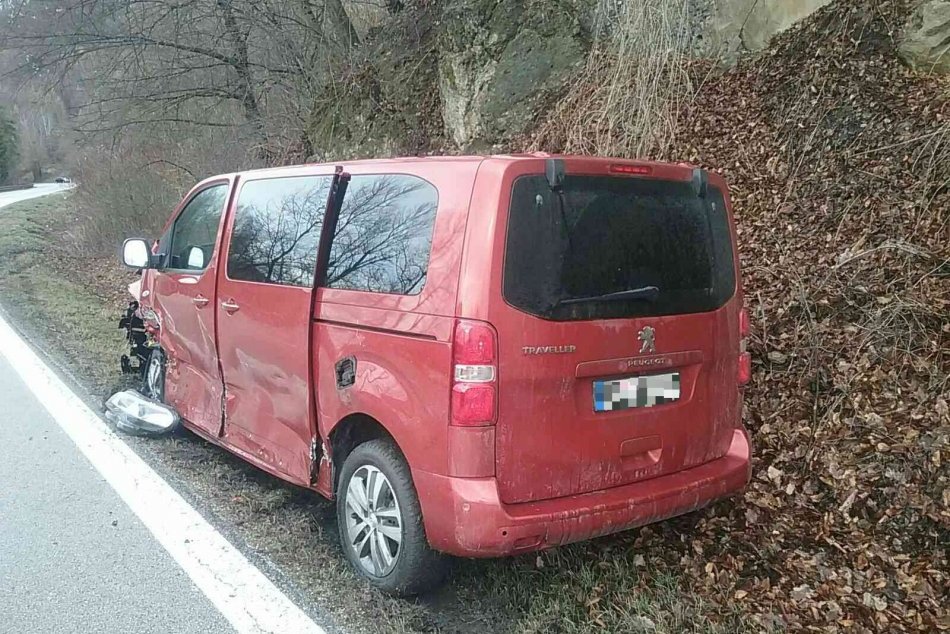 FOTO: Dopravná nehoda na známej ceste pri Považskej Bystrici