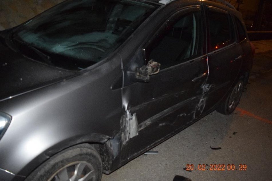 V OBRAZOCH: Opitý vodič zničil v Revúcej dve autá