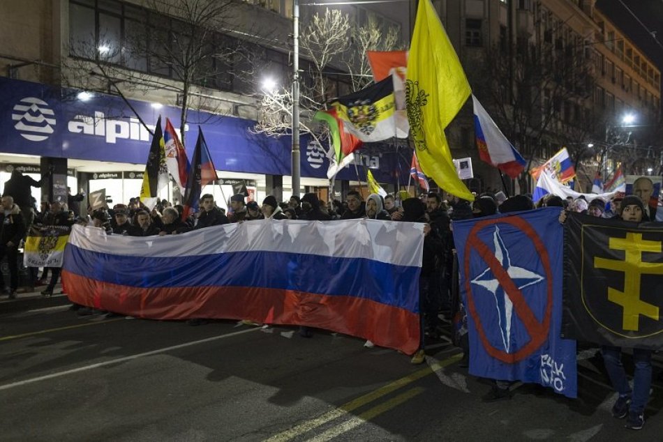 Srbi na demonštrácii v Belehrade podporili vojnu Ruska proti Ukrajine