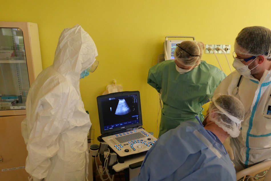 V OBRAZOCH: Druhý prevoz pacienta napojeného na mimotelové dýchanie