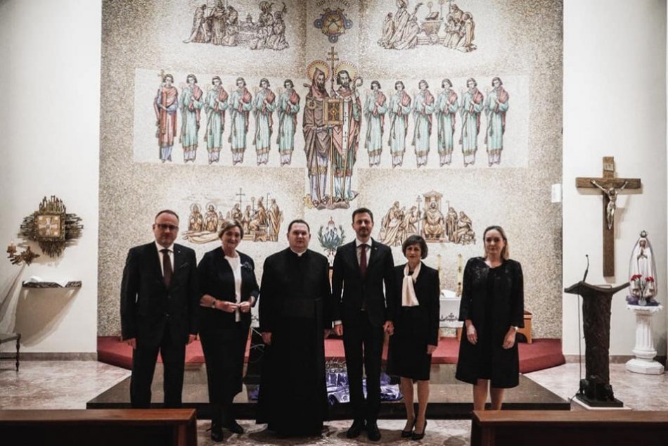 Premiér Heger už je vo Vatikáne