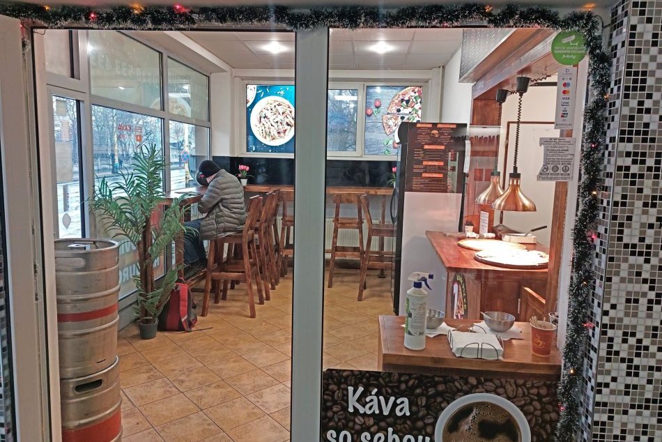 Objektívom: Prešovskú pizzeriu pred osudnou streľbou navštívili obaja policajti