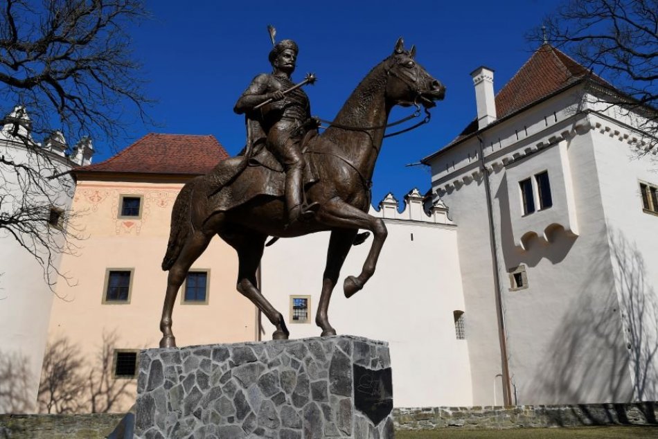 OBRAZOM: V Kežmarku odhalili sochu Imricha Thökölyho