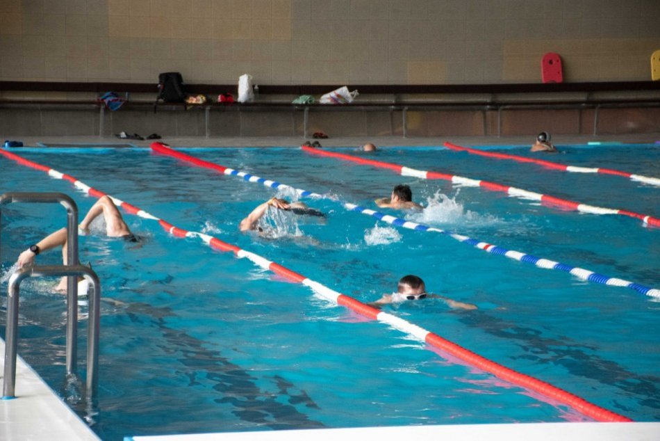 Deťom bola v mestskom bazéne ZIMA: Teplotu vody opäť zdvihli