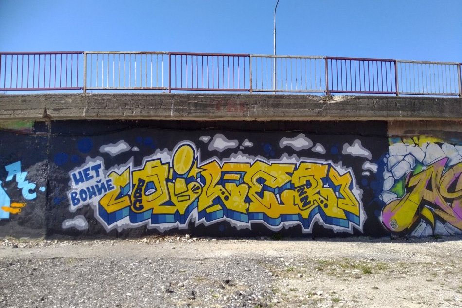 V OBRAZOCH: V Bystrici odsudzujú vojnu na Ukrajine už aj grafity