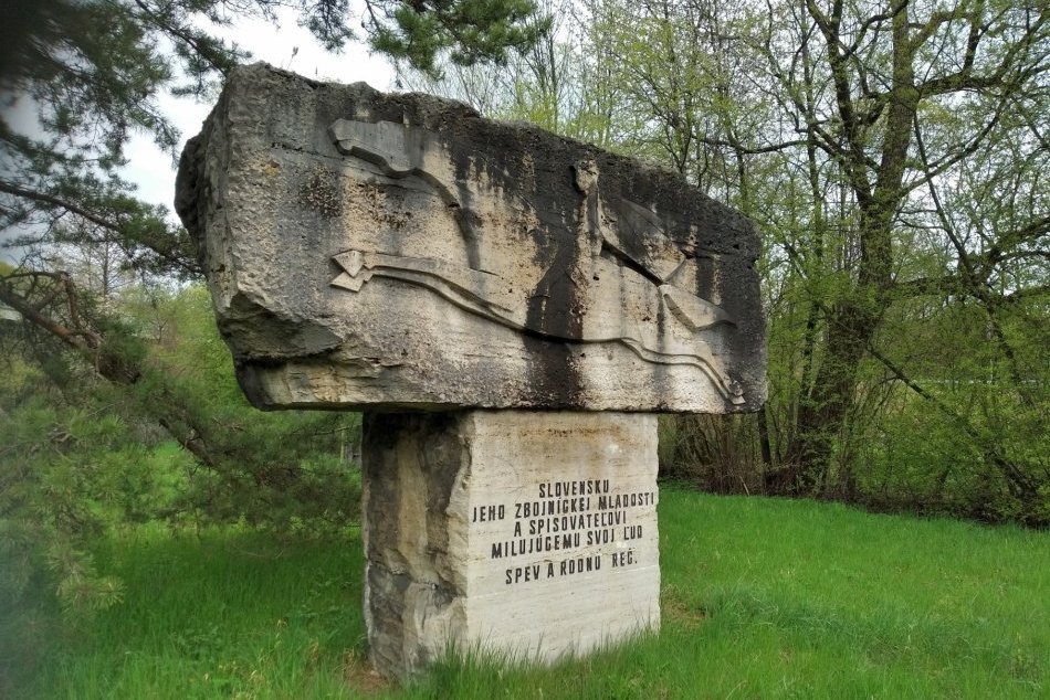 V OBRAZOCH: Pomník Ľuda Ondrejova v Banskej Bystrici