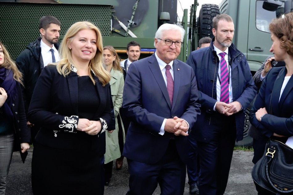 FOTO: Čaputová s nemeckým prezidentom na leteckej základni Sliač