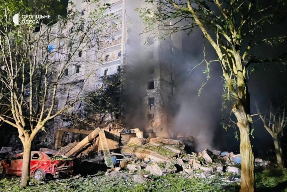 Rusi zbombardovali bytový dom na juhu Ukrajiny