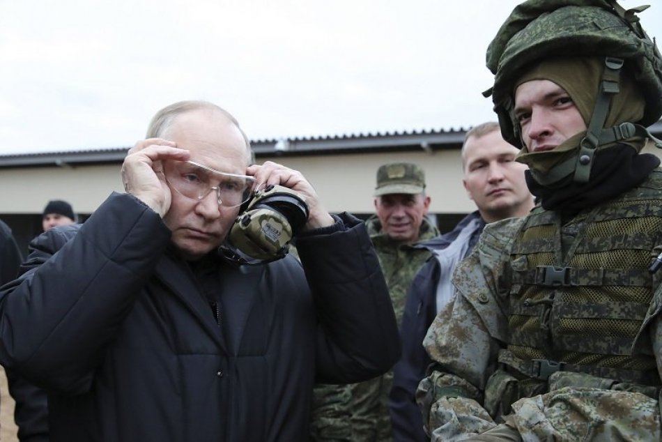 Vladimir Putin navštívil stredisko, kde cvičia zmobilizovaných vojakov