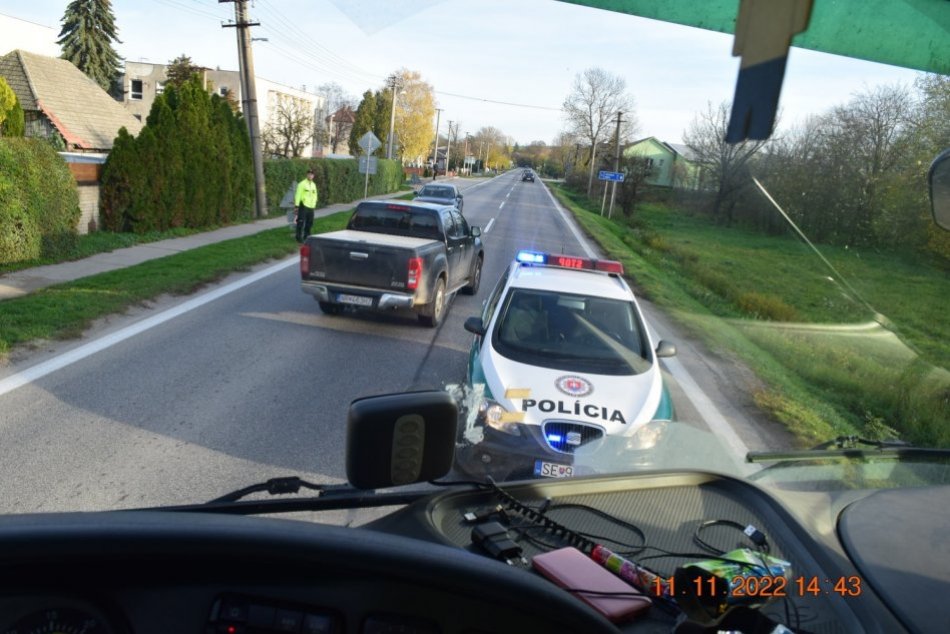 Strašná smrť na Záhorí: Cyklistka skončila pod kolesami nákladného auta