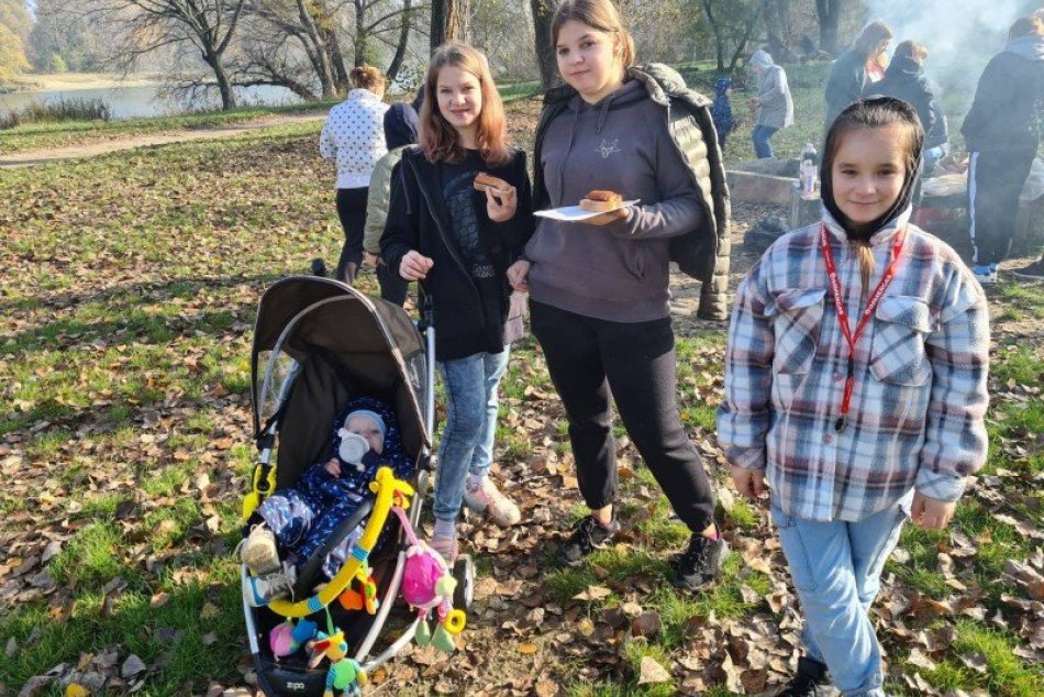 Ukrajinky upratali okolie Váhu