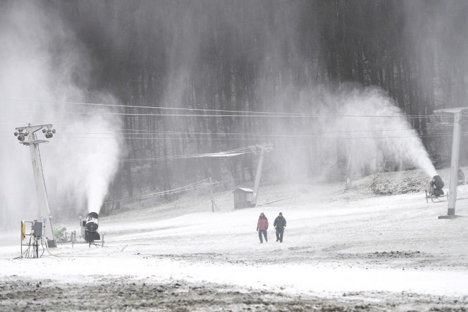 Zasnežovanie v lyžiarskom stredisku Jahodná pri Košiciach