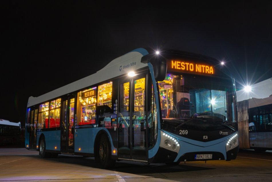 Vianočný autobus MHD v Nitre