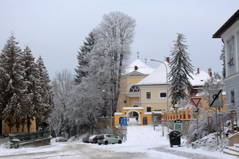 V OBRAZOCH: Perinbaba sa v Bystrici postarala o zimnú idylku