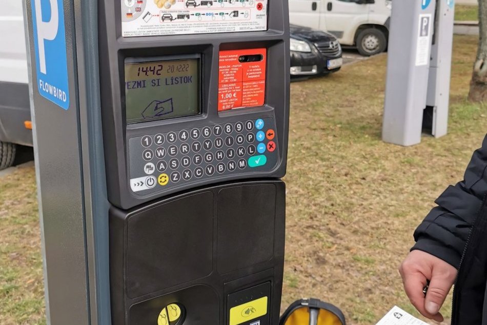 V OBRAZOCH: Výmena 30 parkovacích automatov vo Zvolene